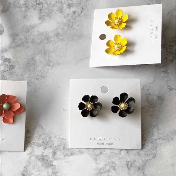 Megan Flower Stud Earrings in Black and Mint - Picture 4 of 6